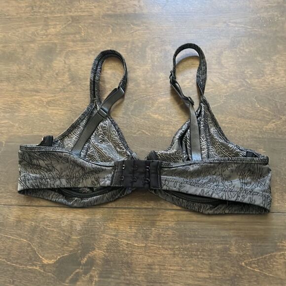 Warners  Underarm Smoothing Seamless Wireless Bra Sz- 34B - Picture 8 of 9